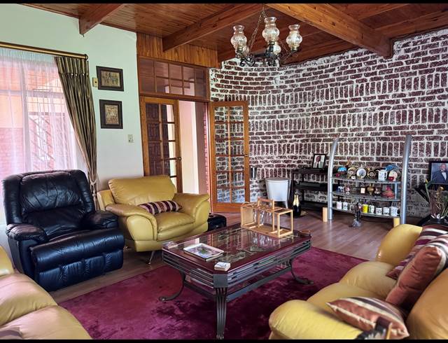 5 BEDROOM HOUSE FOR SALE IN CONSTANTIA PARK